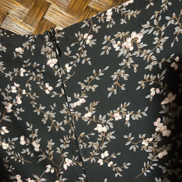 Beautiful floral puff sleeved Nettie dress s - Picture 5 of 5